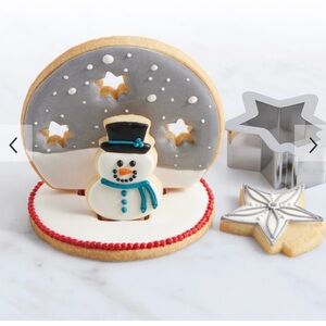 William Sonoma 3D Snow Globe Cookie cutter set
